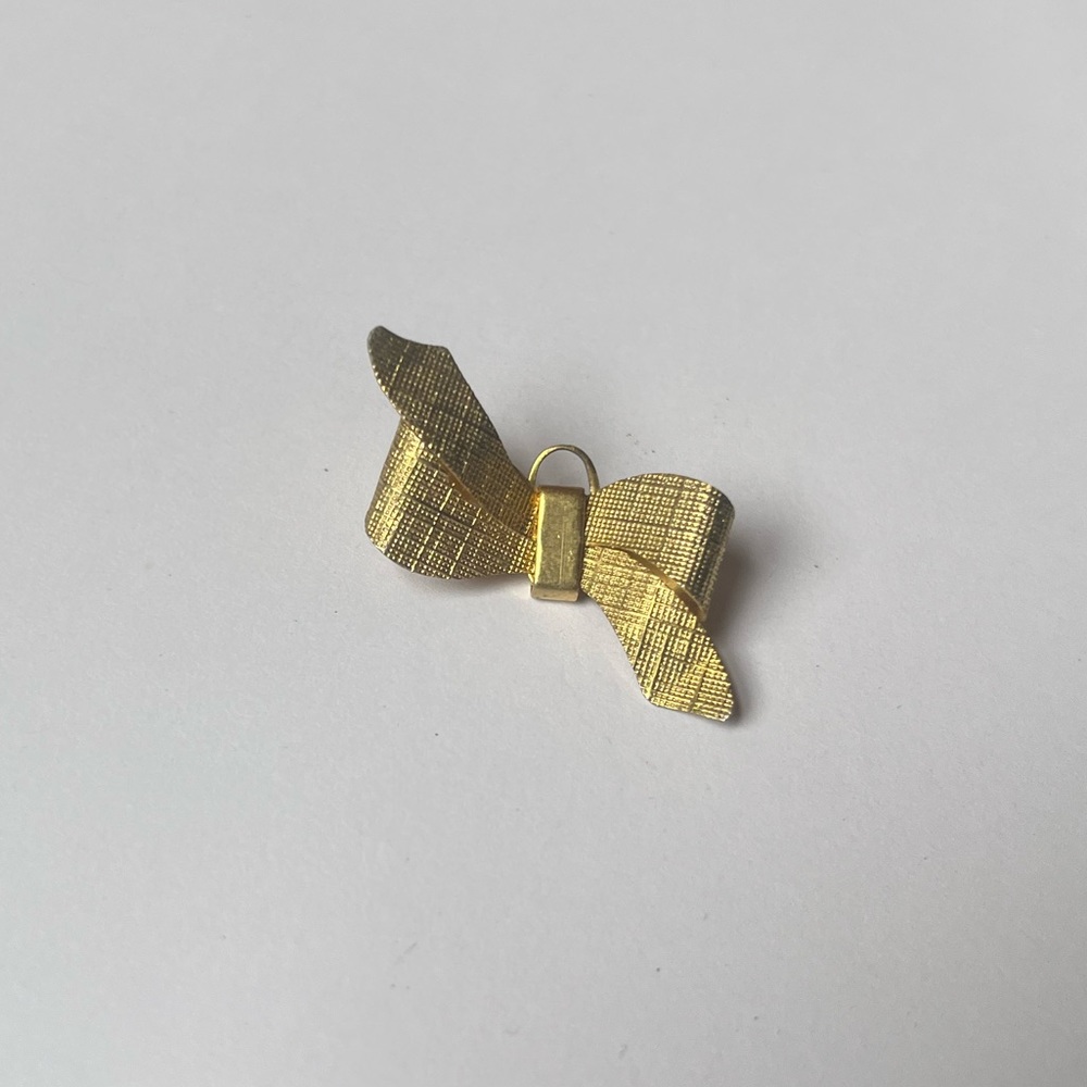 Coquette style bow brooch